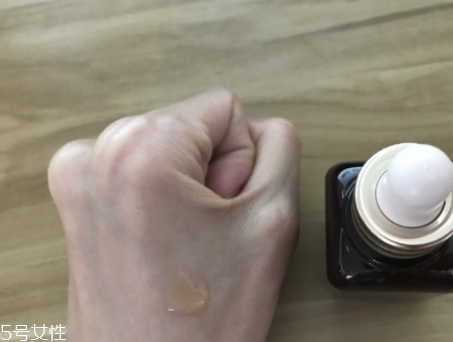 雅詩(shī)蘭黛適合油性皮膚嗎？