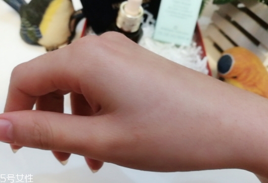 雅詩(shī)蘭黛適合痘痘肌嗎？