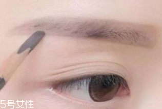 眉筆顏色怎么選擇？與發(fā)色一致不出錯(cuò)