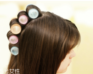 怎么讓頭發(fā)蓬松？換個(gè)方向分發(fā)線