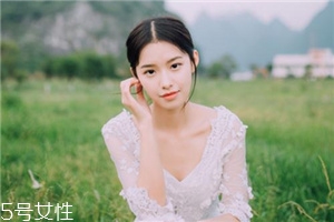 玻尿酸填充法令紋會(huì)腫嗎？注射后24小時(shí)輕微紅腫