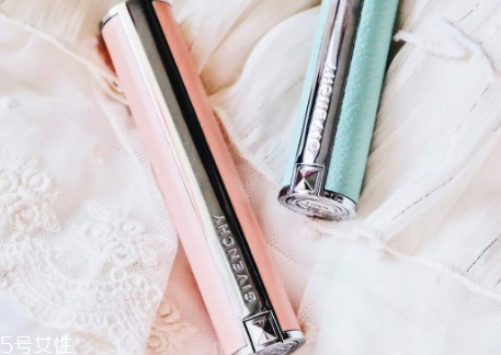 紀(jì)梵?？诩t和迪奧口紅哪個(gè)好？美麗女人的代名詞