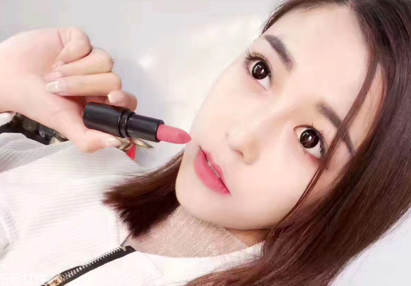 素顏適合什么顏色口紅？增添氣色又顯白