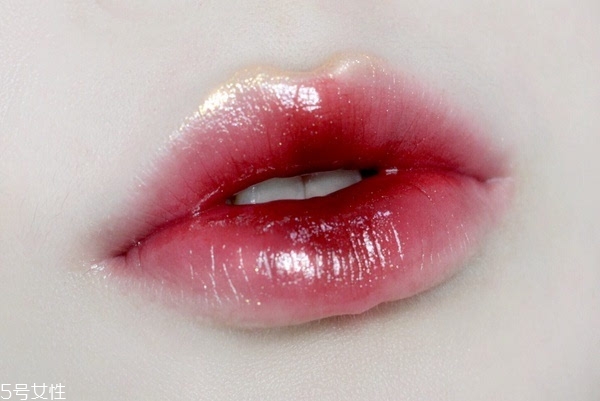 金色口紅怎么搭配好看？這樣輕松駕馭