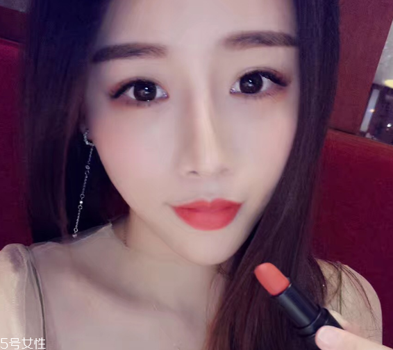 素顏適合什么顏色口紅？增添氣色又顯白