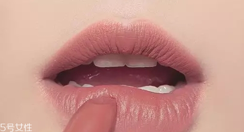 mac吃土色應(yīng)該買哪支？秋冬熱門色號(hào)