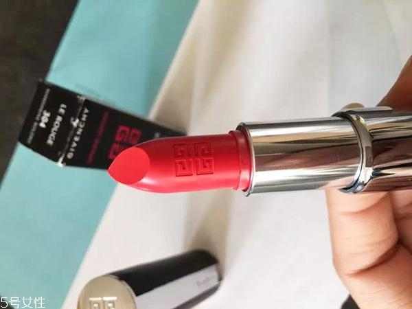 素顏適合什么顏色口紅？增添氣色又顯白