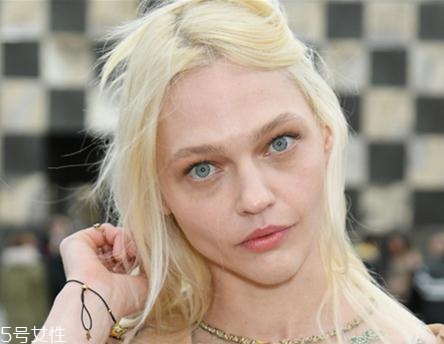 玻尿酸填充法令紋多久消腫？完全消腫需要一周