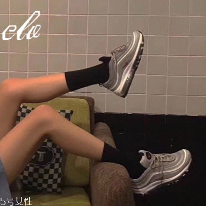 運(yùn)動(dòng)鞋可以用洗衣機(jī)洗嗎？盡量少用洗衣機(jī)洗運(yùn)動(dòng)鞋