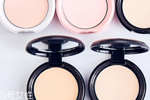 蜜粉用刷子還是粉撲 用這些上妝會(huì)更好 蜜粉用刷子還是粉撲 用這些上妝會(huì)更好