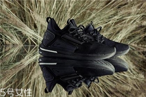 運(yùn)動(dòng)鞋可以用洗衣機(jī)甩干嗎？會對洗衣機(jī)造成很大損傷