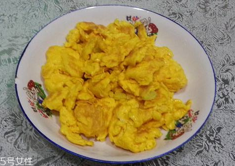 香油炒雞蛋可以治咳嗽嗎 適用于風寒咳嗽 香油炒雞蛋可以治咳嗽嗎 適用于風寒咳嗽