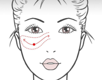 罐骨高怎么打腮紅？避開顴骨打淡色腮紅