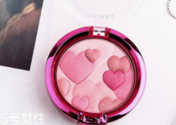 罐骨高怎么打腮紅？避開顴骨打淡色腮紅