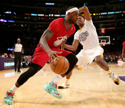 運(yùn)動(dòng)鞋可以換鞋底嗎？換鞋底不太劃算