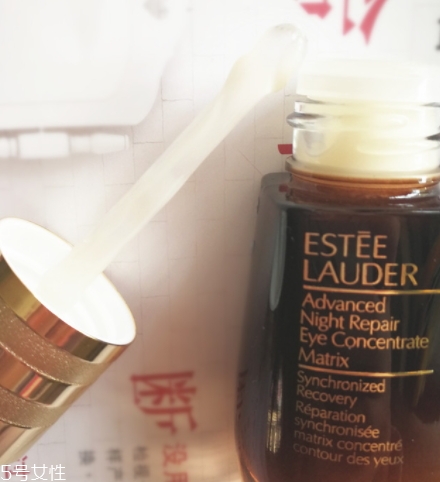 雅詩蘭黛精華液多少錢？年輕肌膚的秘密