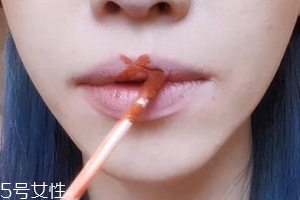 怎么變成櫻桃小嘴？大嘴唇變小攻略