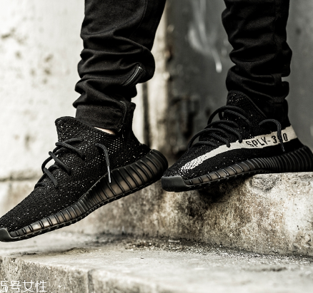 運動鞋可以配裙子嗎？打造時尚運動風