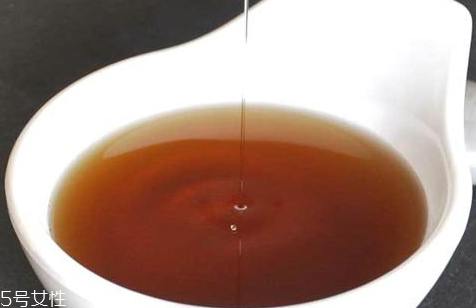 香油過(guò)期了還能吃嗎 過(guò)期香油妙用小技巧 香油過(guò)期了還能吃嗎 過(guò)期香油妙用小技巧