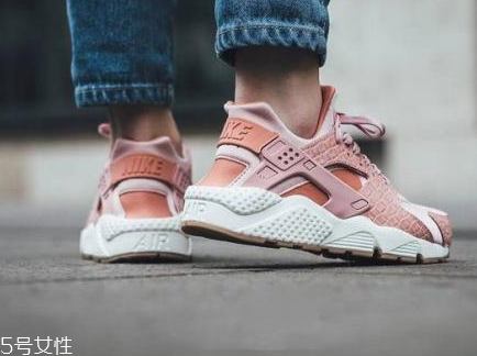 運(yùn)動(dòng)鞋會(huì)越穿越大嗎？多備幾雙輪流穿