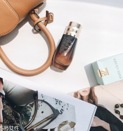 雅詩蘭黛精華液哪款好？使用區(qū)域和護(hù)膚重點(diǎn)不一樣