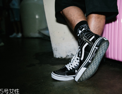 運動鞋買大了一號怎么辦？四招教你解決問題