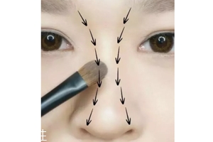 怎么把鼻梁畫高？小白都能駕馭的四步鼻梁修容法
