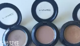 怎么把鼻梁畫高？小白都能駕馭的四步鼻梁修容法