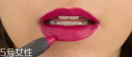 如何防止口紅沾杯？粉底能牢牢抓住口紅