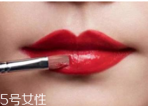 如何防止口紅沾杯？粉底能牢牢抓住口紅
