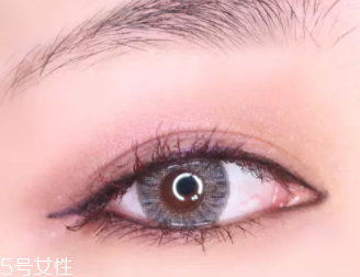 紫色眼影怎么畫好看？淡紫色超有女人味