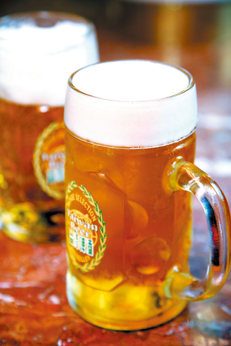 倒啤酒的正確方法 品啤酒必懂知識 倒啤酒的正確方法 品啤酒必懂知識