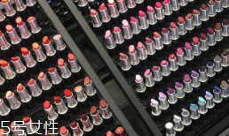 素顏涂什么顏色口紅？豆沙色絕對(duì)安全