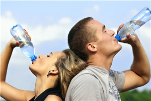 喝太多水對腎臟不好嗎 恐增加腎臟負擔(dān)