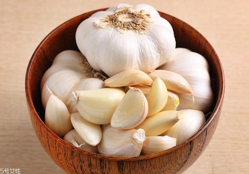 蔥和蒜苗的區(qū)別 蔥蒜怎么區(qū)分 蔥和蒜苗的區(qū)別 蔥蒜怎么區(qū)分