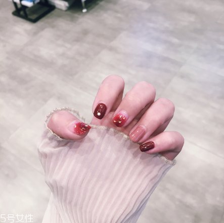 2018新年美甲款式 適合新年的美甲 2018新年美甲款式 適合新年的美甲