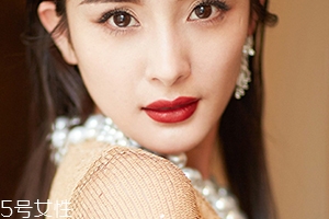 雅詩蘭黛口紅哪個系列好？傾慕vs戀愛唇膏