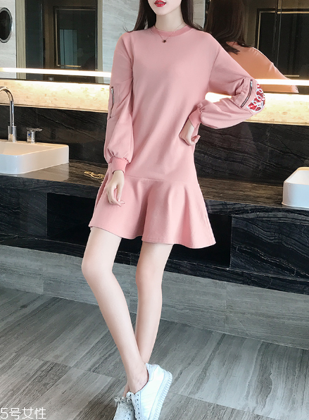 學(xué)院風(fēng)連衣裙怎么搭配？重新回到學(xué)生時代