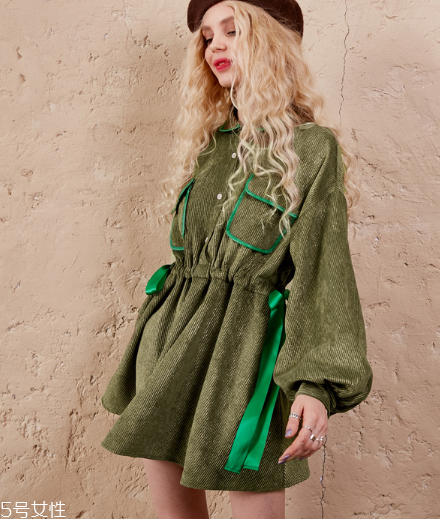 學(xué)院風(fēng)連衣裙怎么搭配？重新回到學(xué)生時代