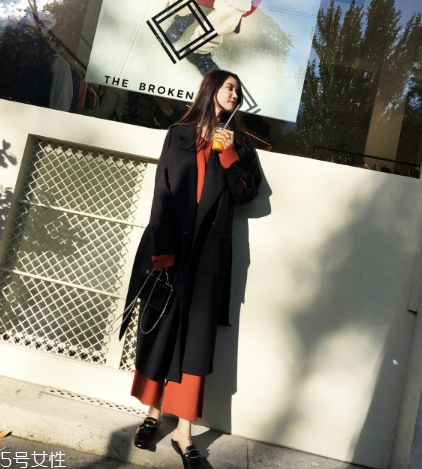 風(fēng)衣什么顏色好看？不同顏色不用風(fēng)采