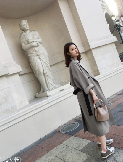 風(fēng)衣什么顏色好看？不同顏色不用風(fēng)采