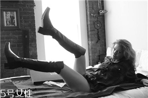 長靴怎么搭配顯高？輕松穿出大長腿