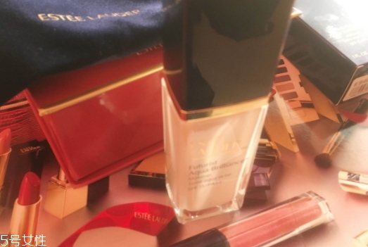 雅詩蘭黛粉底液多少錢？