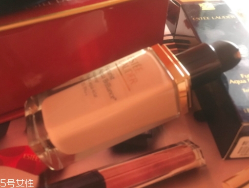 雅詩蘭黛粉底液多少錢？