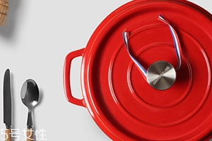 琺瑯鍋和砂鍋哪個(gè)好？看看對(duì)比就知道