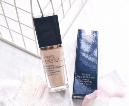 雅詩蘭黛粉底液和氣墊哪個(gè)好？