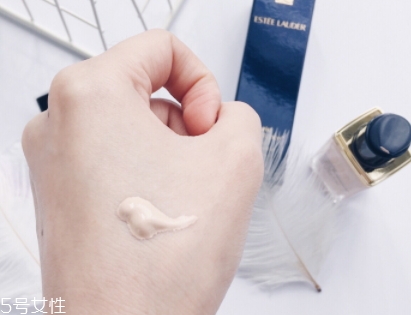 雅詩蘭黛粉底液和氣墊哪個(gè)好？