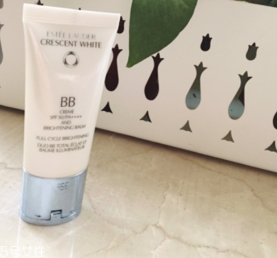 雅詩蘭黛粉底液和bb霜哪個(gè)好？