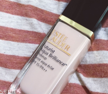 雅詩蘭黛粉底液和bb霜哪個(gè)好？