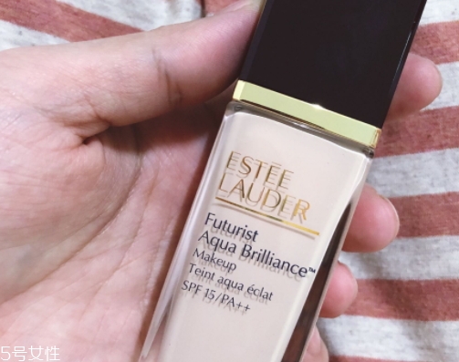 雅詩蘭黛粉底液和bb霜哪個(gè)好？